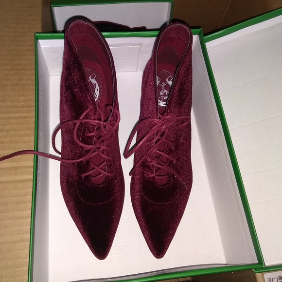 ♥️LAST PAIR♥️🌿VELVET BOOTIES🌿 - Picture 2 of 5